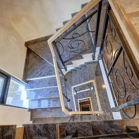 Luxury One Bedroom In