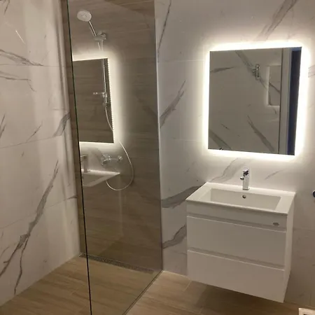 아파트 Luxury One Bedroom In